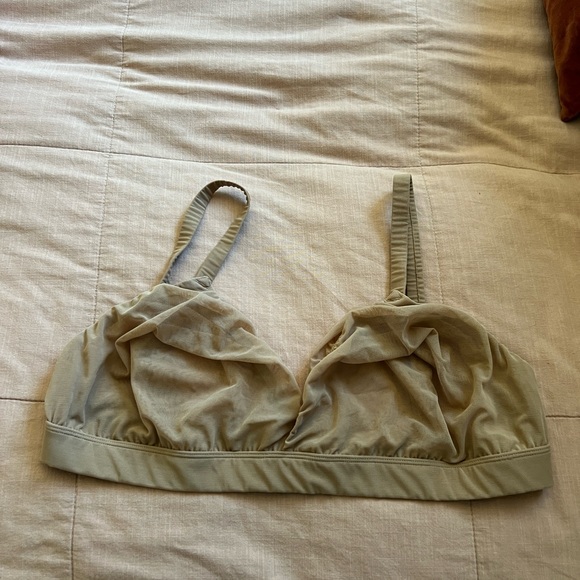 SKIMS mesh crossover bralette with adjustable straps and back - Picture 1 of 3